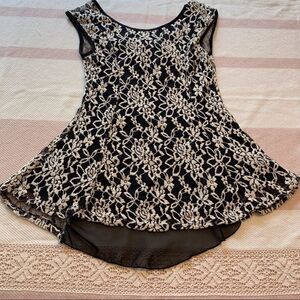 Julie’s Closet White/Black Dressy Top